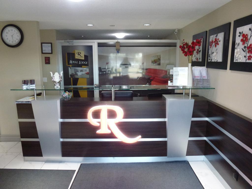 Royal Lodge エドモントン エクステリア 写真