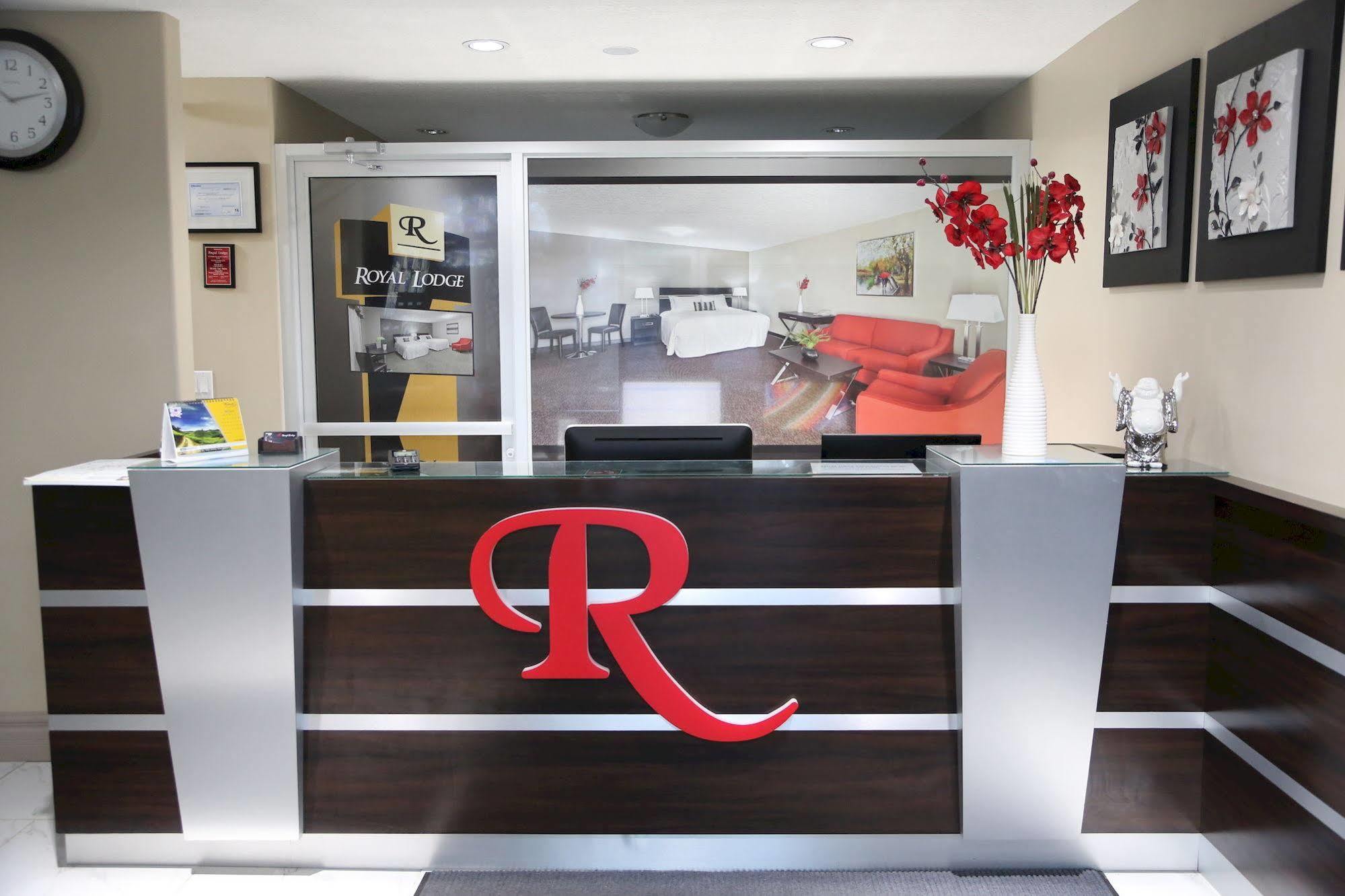 Royal Lodge エドモントン エクステリア 写真