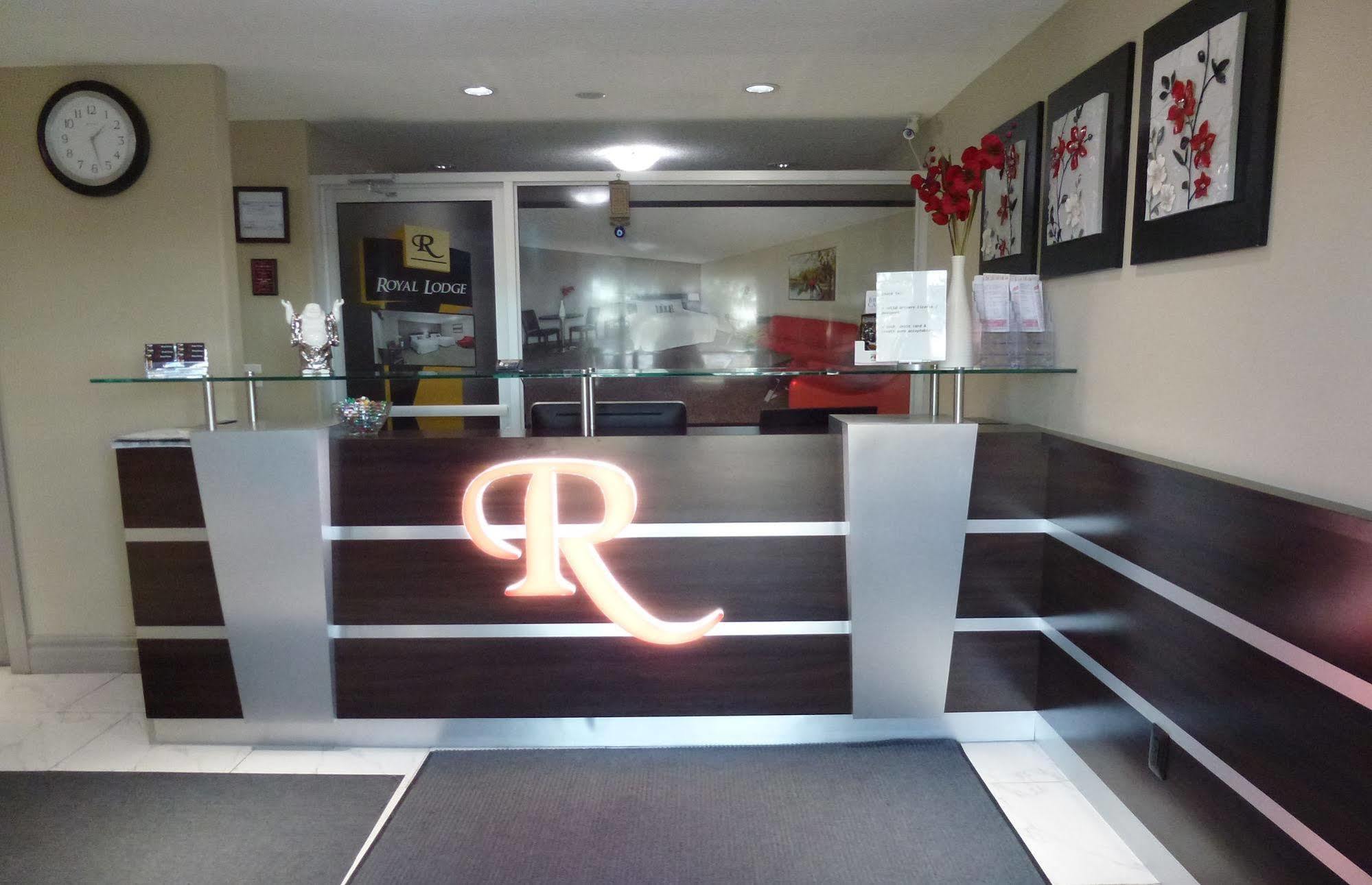 Royal Lodge エドモントン エクステリア 写真